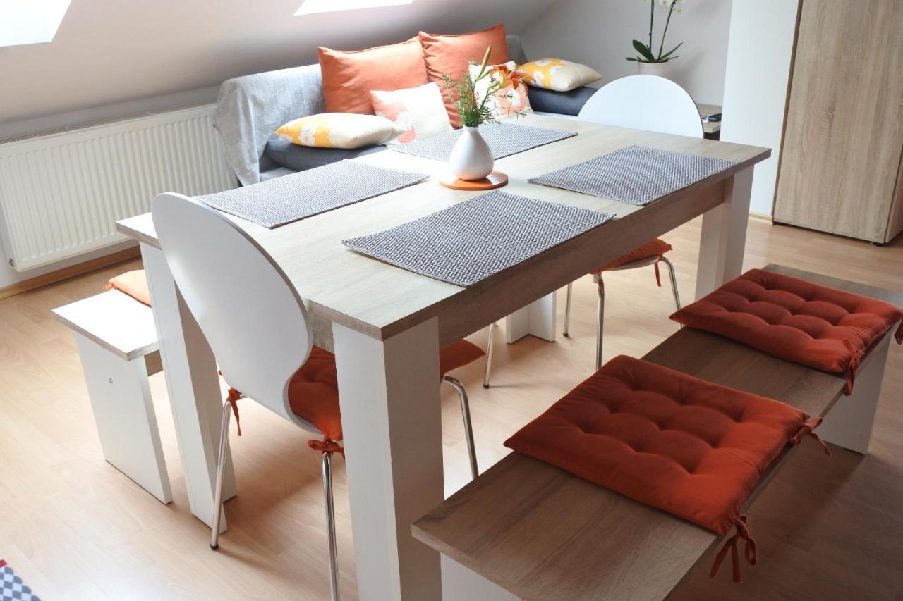 Apartma Vrh Лесце Екстериор снимка