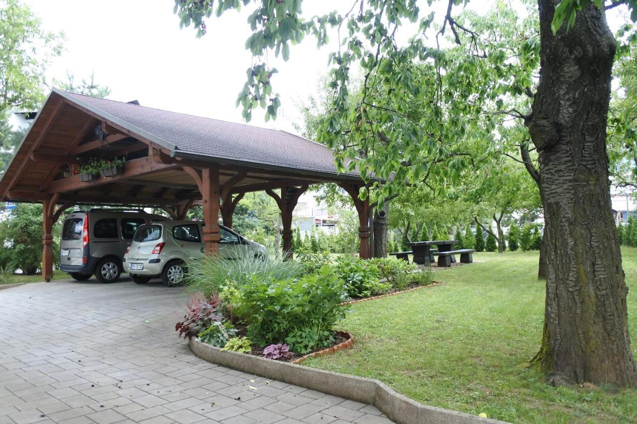 Apartma Vrh Лесце Екстериор снимка