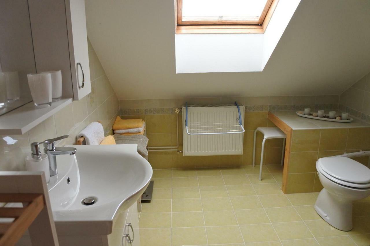 Apartma Vrh Лесце Екстериор снимка